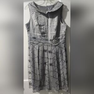 Chic Strapless Gray Dress with Floral Detail